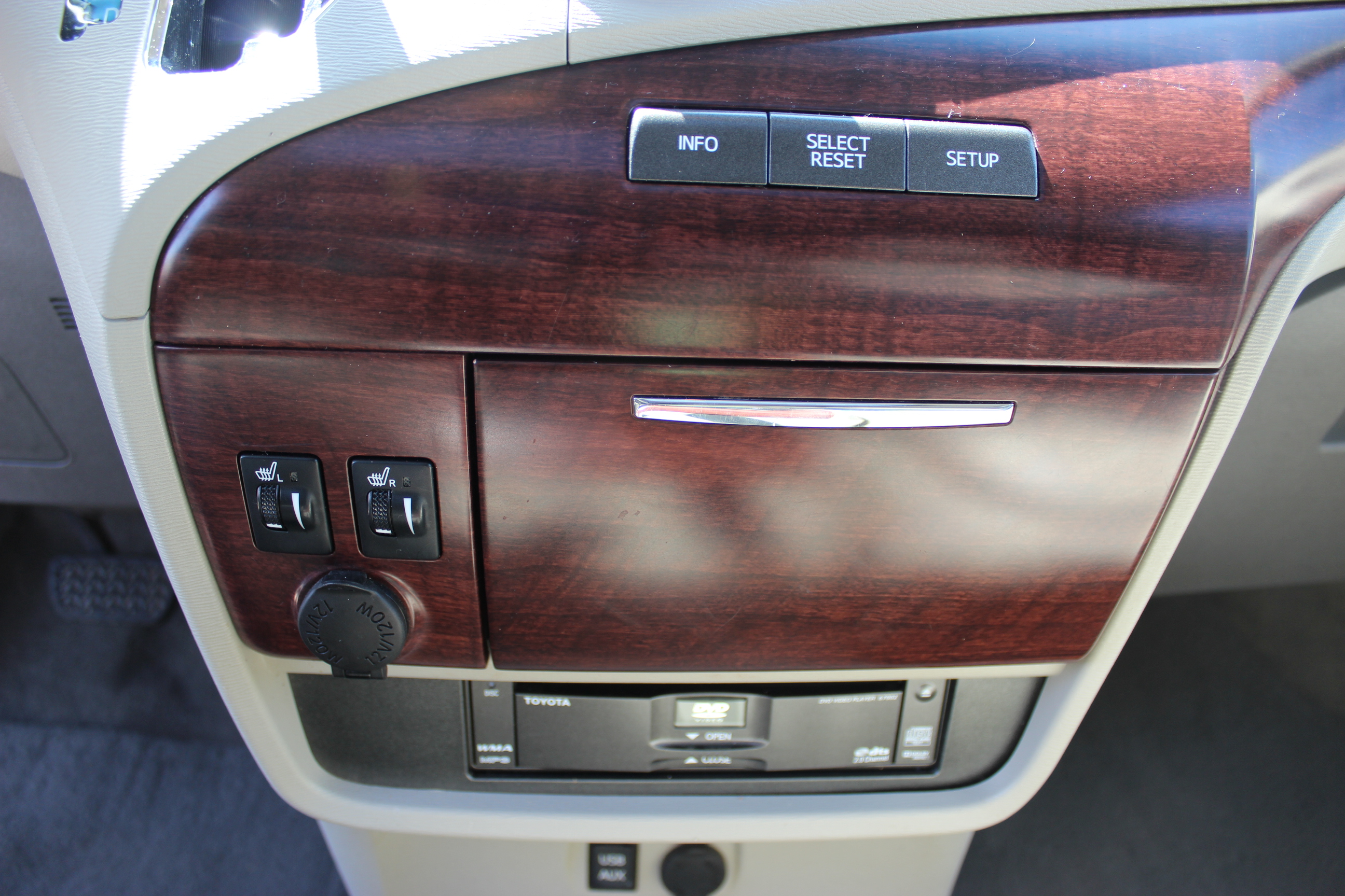 2012 Toyota Sienna Limited AWD - AXIS AUTO